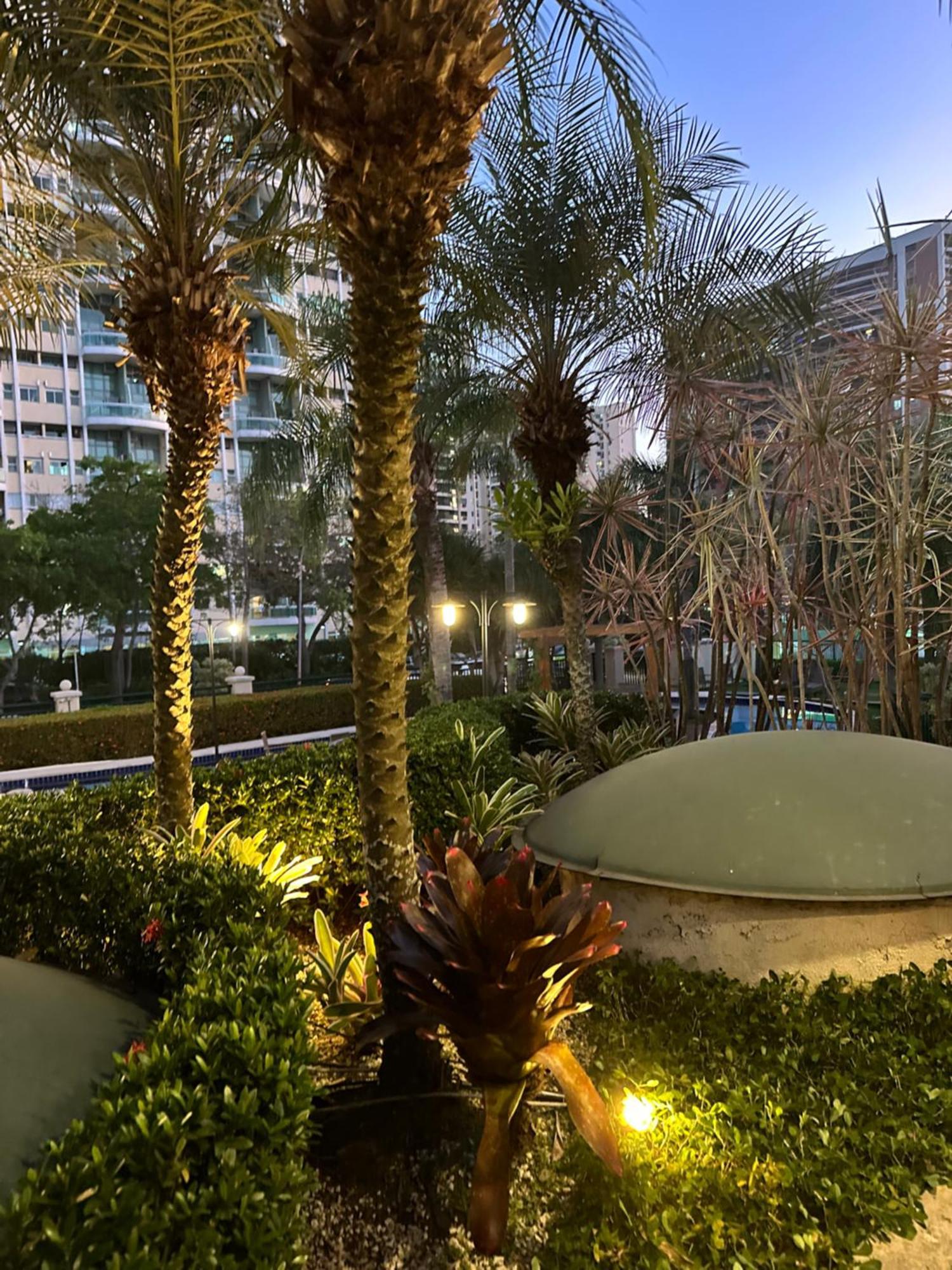 Barra Da Tijuca - 9 - Flat Premium Com Cozinha, Fogao Cooktop, Geladeira Grande, Smart Tv Grande, Lindo E Muitissimo Confortavel, Balsa Para A Praia Gratis E Estacionamento Gratuito Рио де Жанейро Екстериор снимка